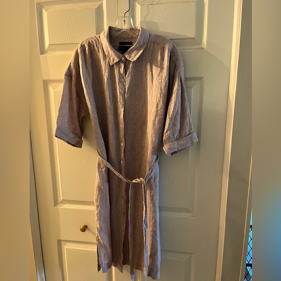 Tan linen midi Tahari dress with strap belt. - Picture 2 of 3